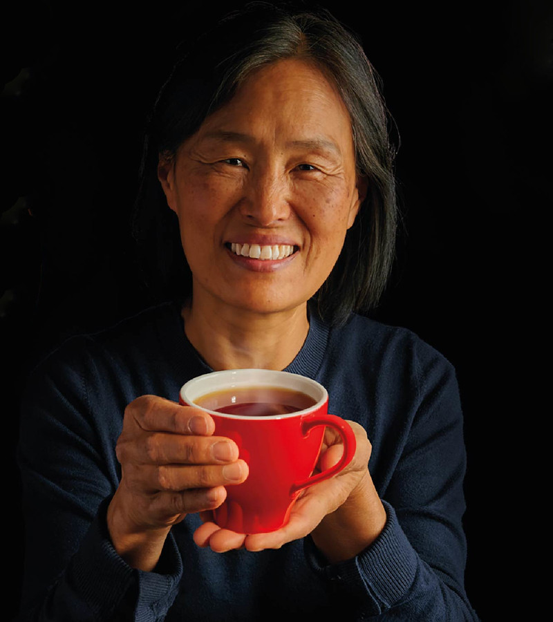 Amandas visar en kopp med sitt julte